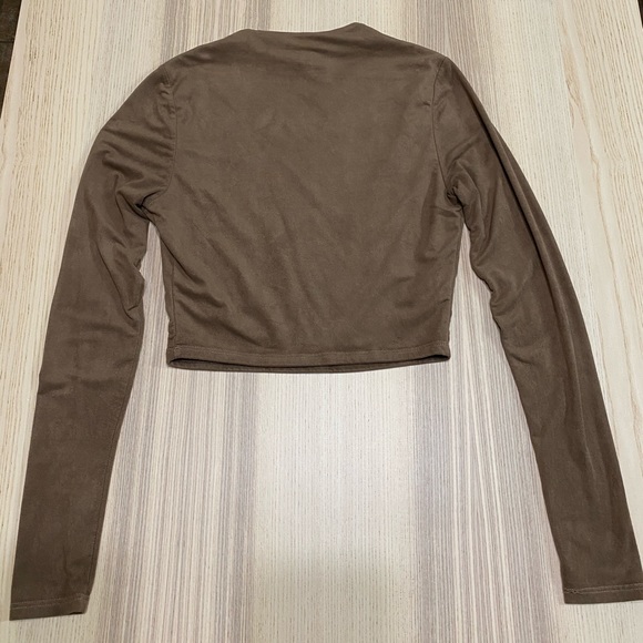 SOLD❤️‼️WINDSOR CROPPED LONG SLEEVE 🤎 - Picture 2 of 4